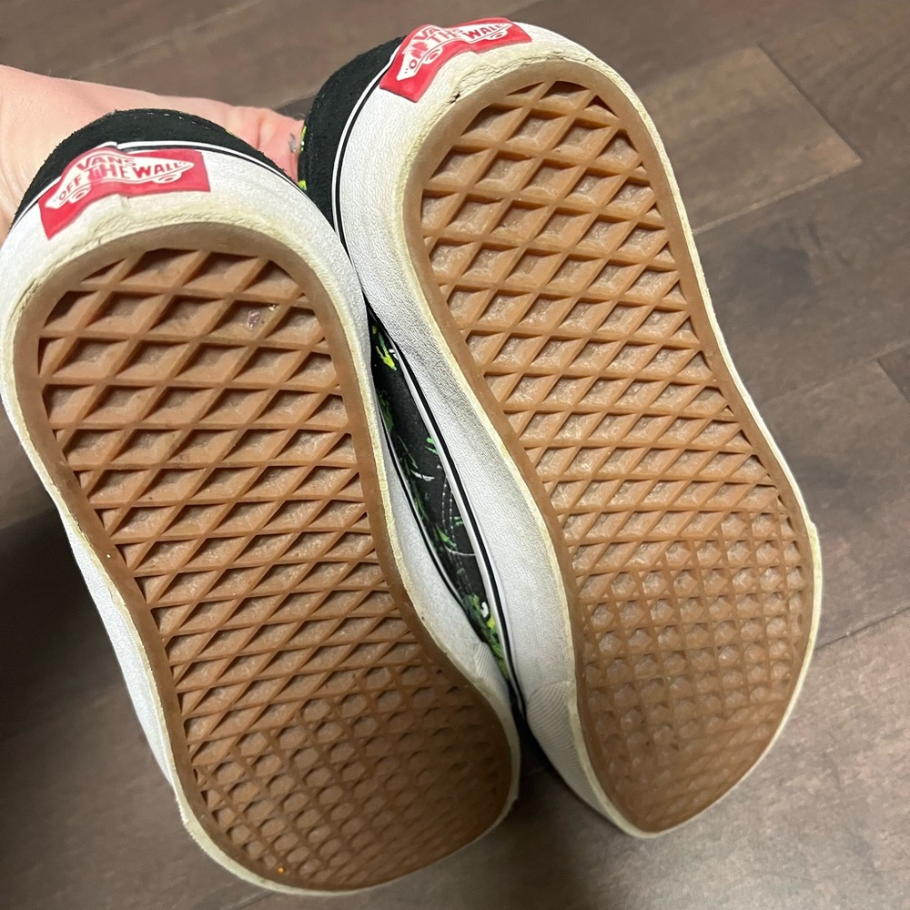 Old school Vans men 7, women 8.5 - Picture 6 of 7